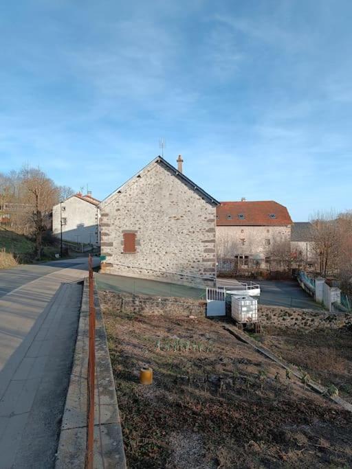 Maison L'Hostal Saura Y Roja Andelat Bagian luar foto
