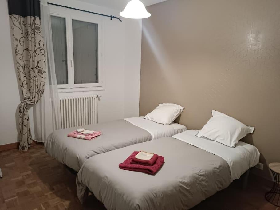 Maison L'Hostal Saura Y Roja Andelat Bagian luar foto